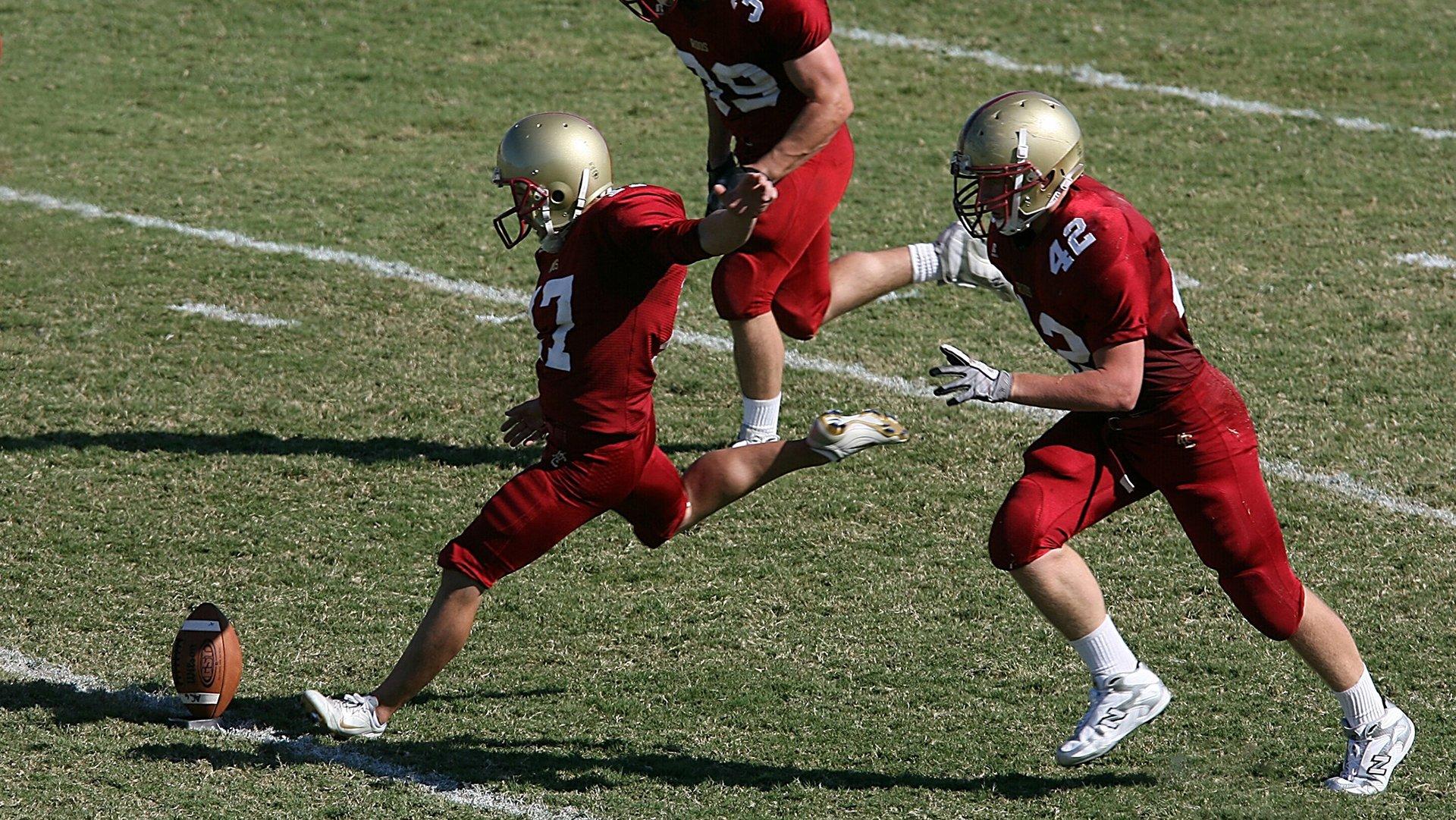 等不及!新闻联播片尾曲还没放完 江苏卫视火速切换苏超转播